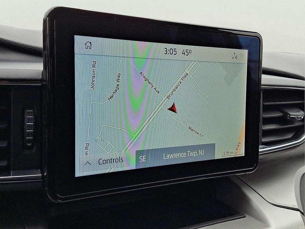 Used 2021 Ford Explorer XLT w/ Equipment Group 202A AWD/4WD image 17