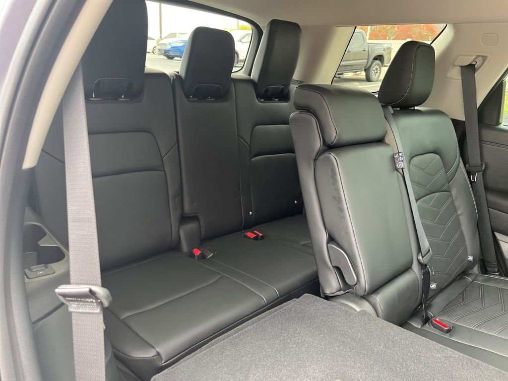 Used 2025 Nissan Pathfinder Platinum w/ Cargo Package image 21