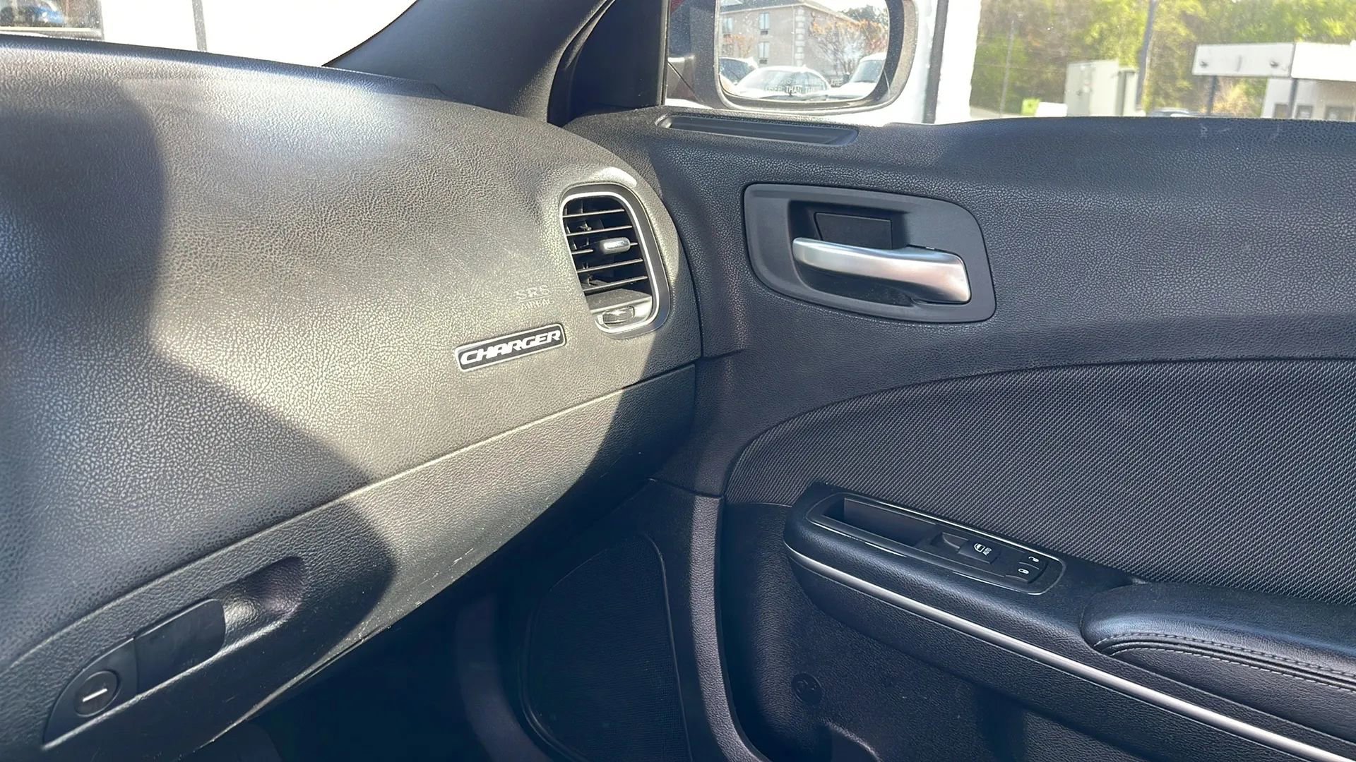 Used 2018 Dodge Charger SXT image 15