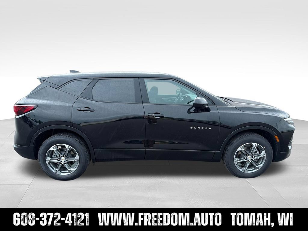 Used 2025 Chevrolet Blazer LT AWD/4WD image 7