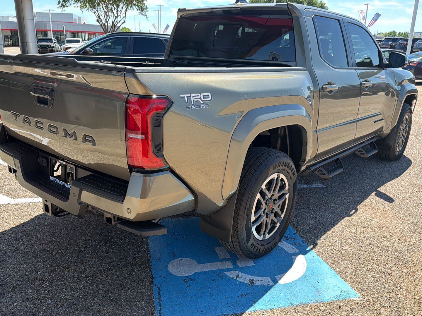 Used 2026 Toyota Tacoma TRD Sport w/ TRD Sport Upgrade Package image 3