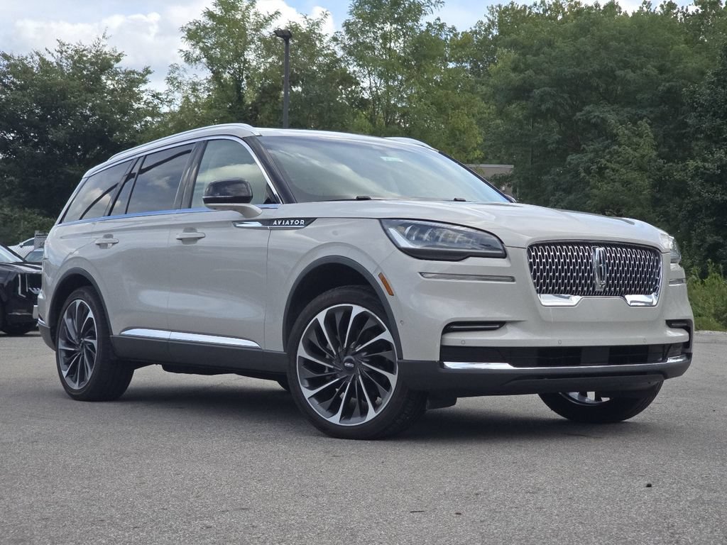 Used 2022 Lincoln Aviator Reserve w/ Equipment Group 201A AWD/4WD image 2