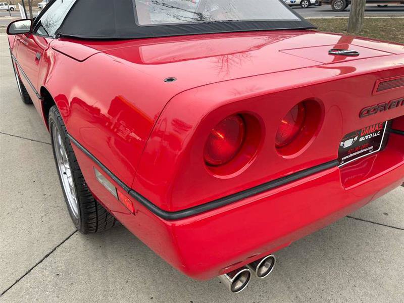Used 1990 Chevrolet Corvette Convertible RWD image 76