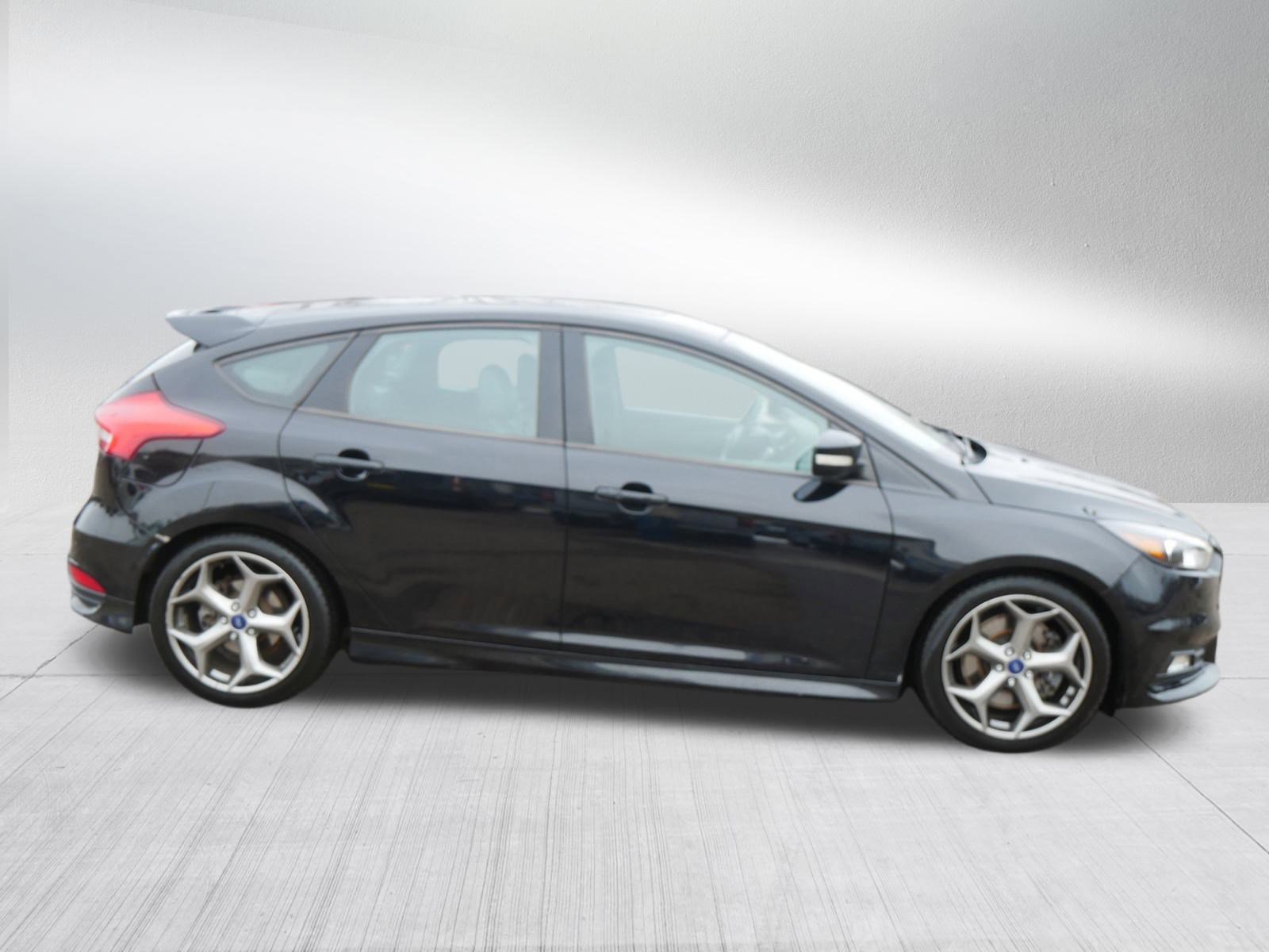 Used 2018 Ford Focus ST w/ Equipment Group 401A image 8