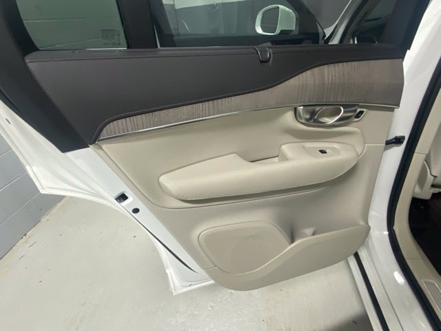 Certified 2024 Volvo XC90 T8 Ultimate w/ Protection Package AWD/4WD image 7