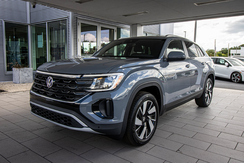 New 2026 Volkswagen Atlas Cross Sport SE FWD image 13