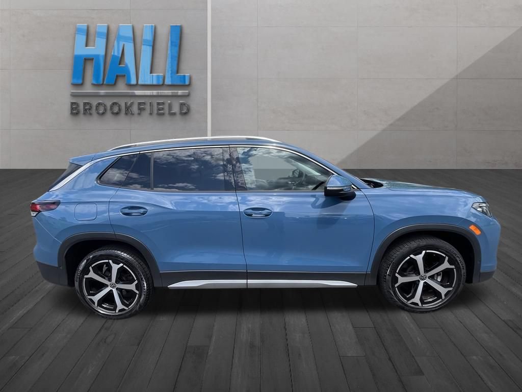 Certified 2025 Volkswagen Tiguan SE w/ Panoramic Sunroof Package AWD/4WD image 7