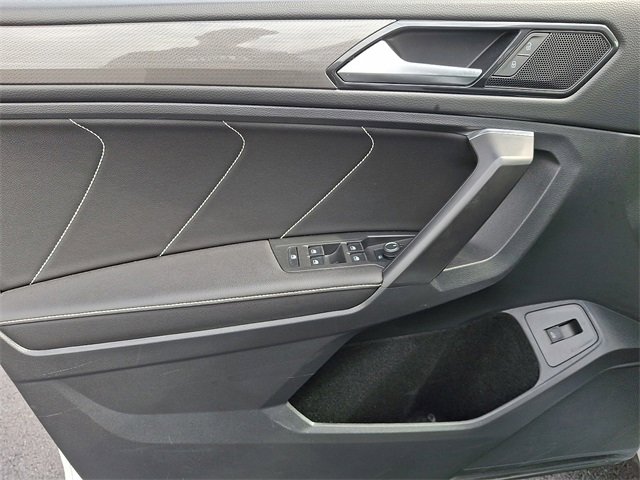 Used 2022 Volkswagen Tiguan SE image 15