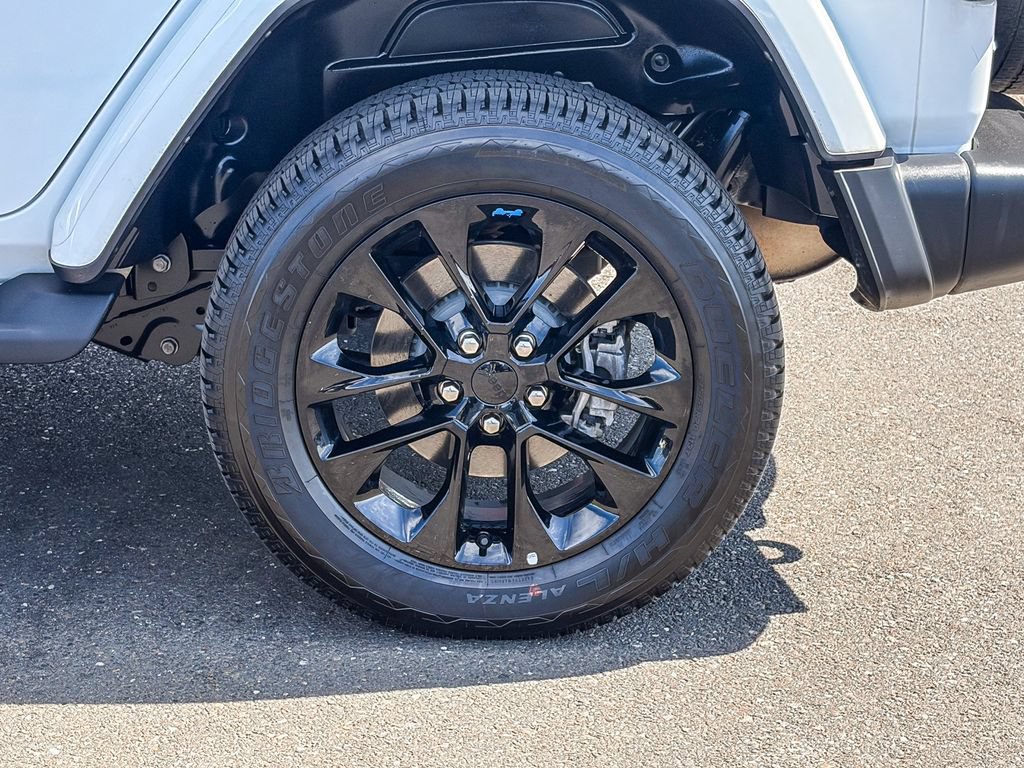 Used 2023 Jeep Wrangler Unlimited Sahara AWD/4WD image 14