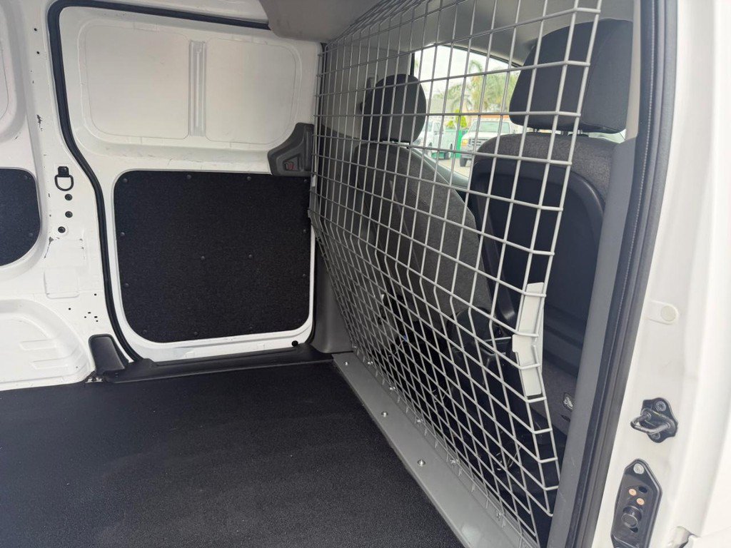 Used 2020 Nissan NV200 S FWD image 18