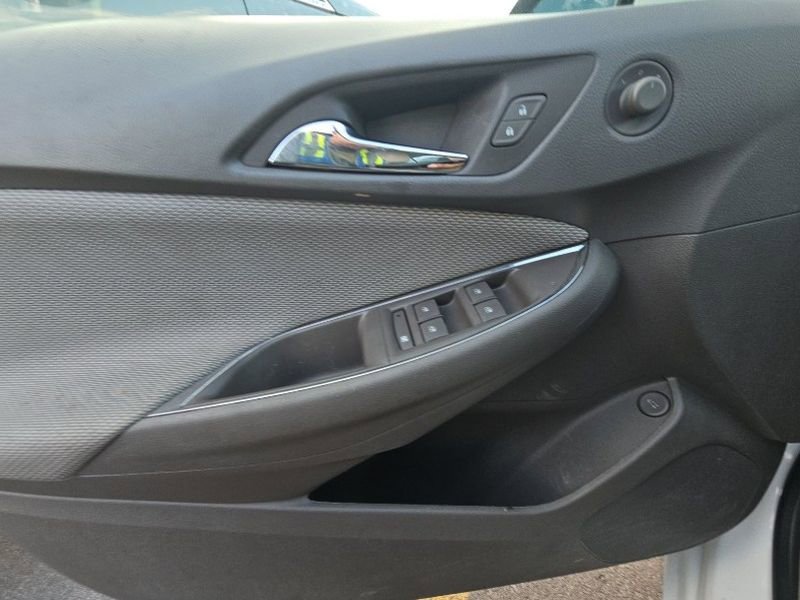 Used 2018 Chevrolet Cruze LS FWD image 24