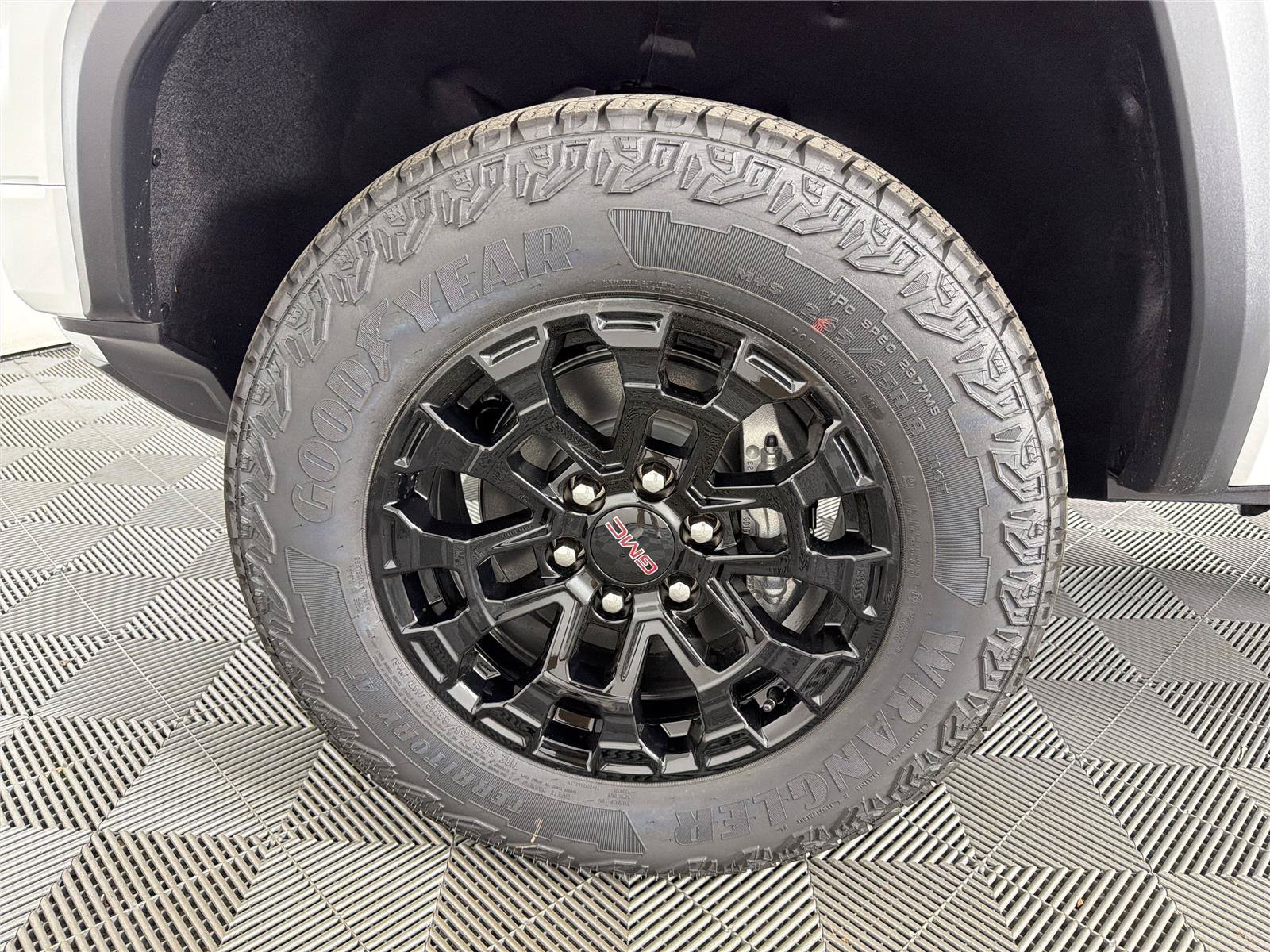New 2026 GMC Canyon Elevation RWD image 9