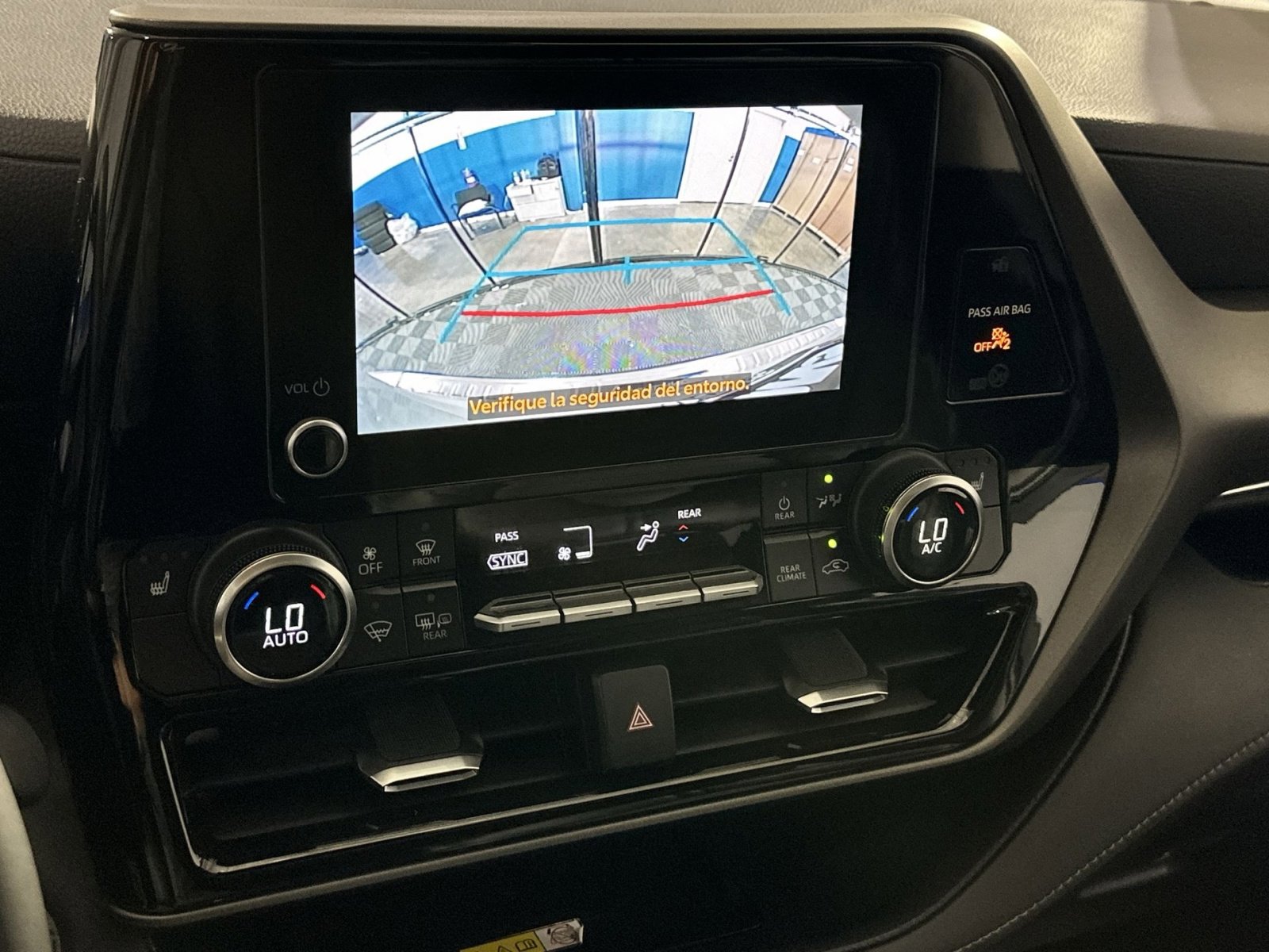 Used 2023 Toyota Highlander XLE image 24