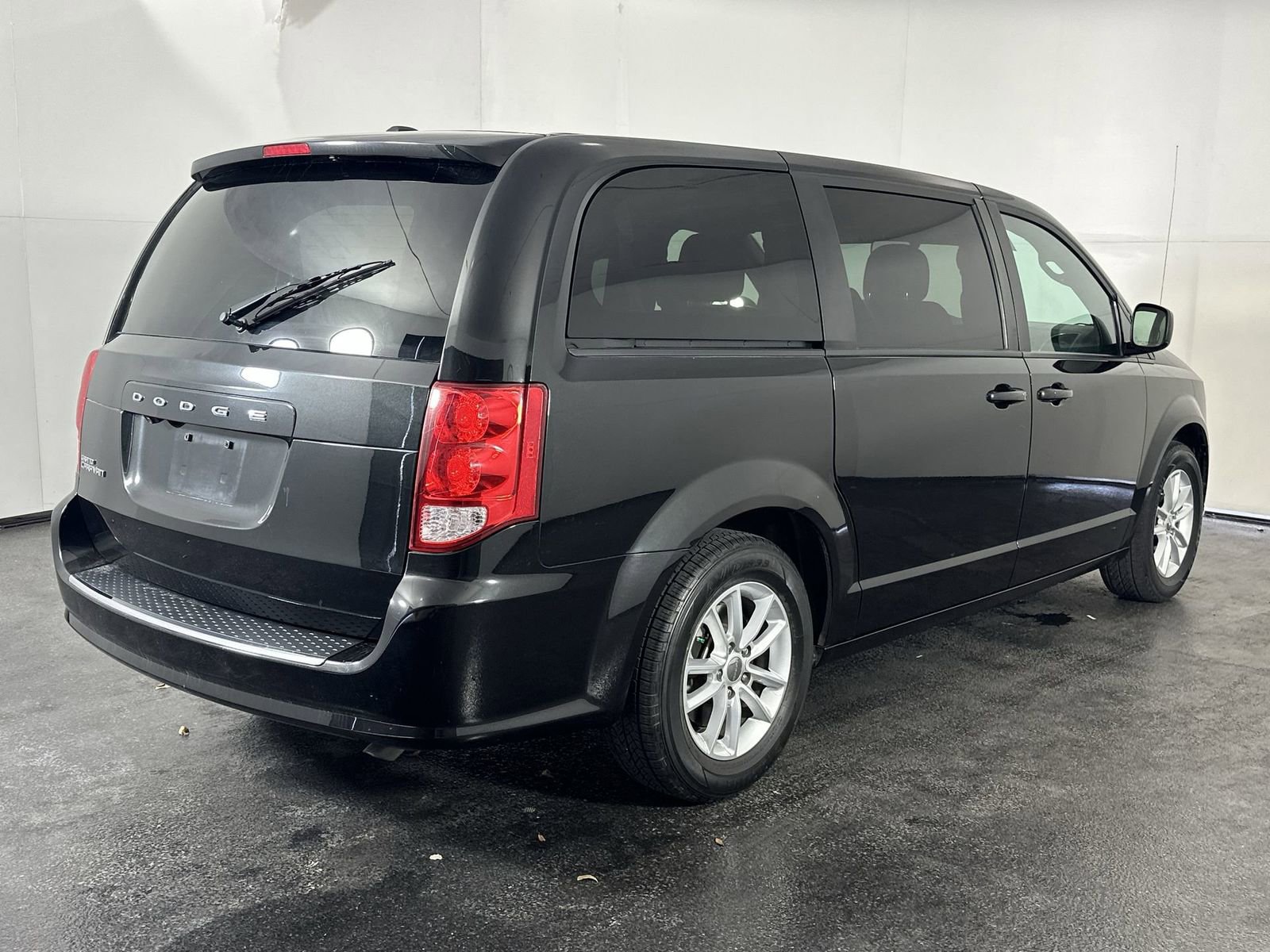Used 2020 Dodge Grand Caravan SE image 11
