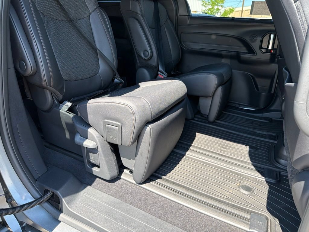 Used 2026 Toyota Sienna Limited FWD image 14