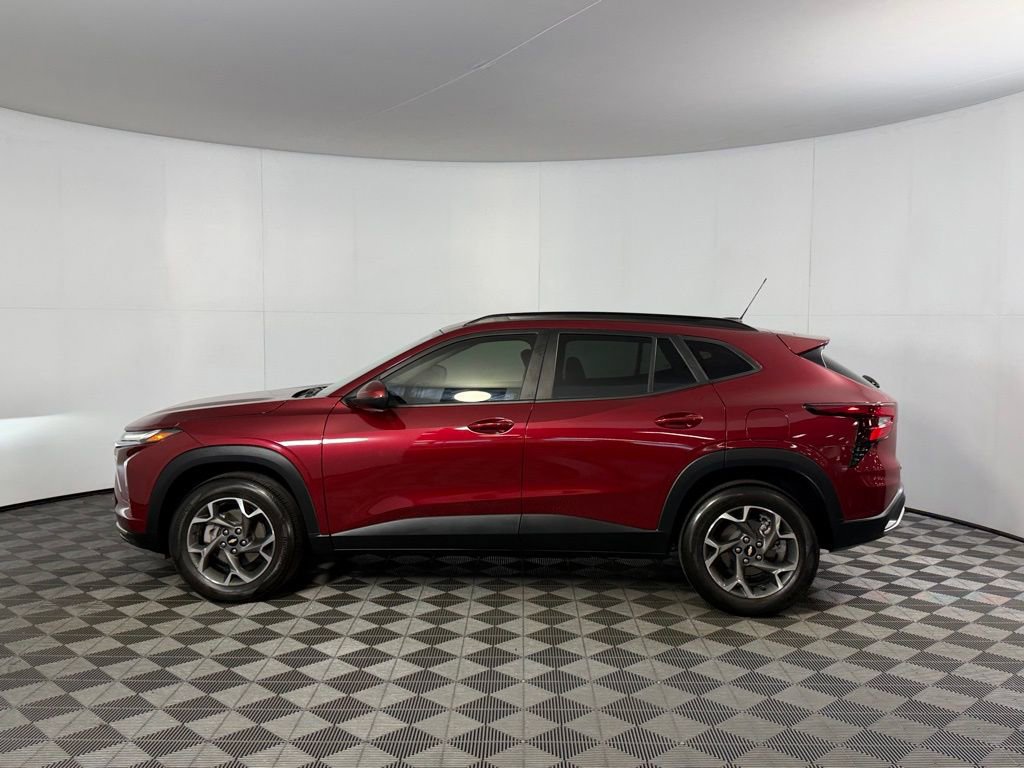 Used 2024 Chevrolet Trax LT w/ Driver Confidence Package image 11