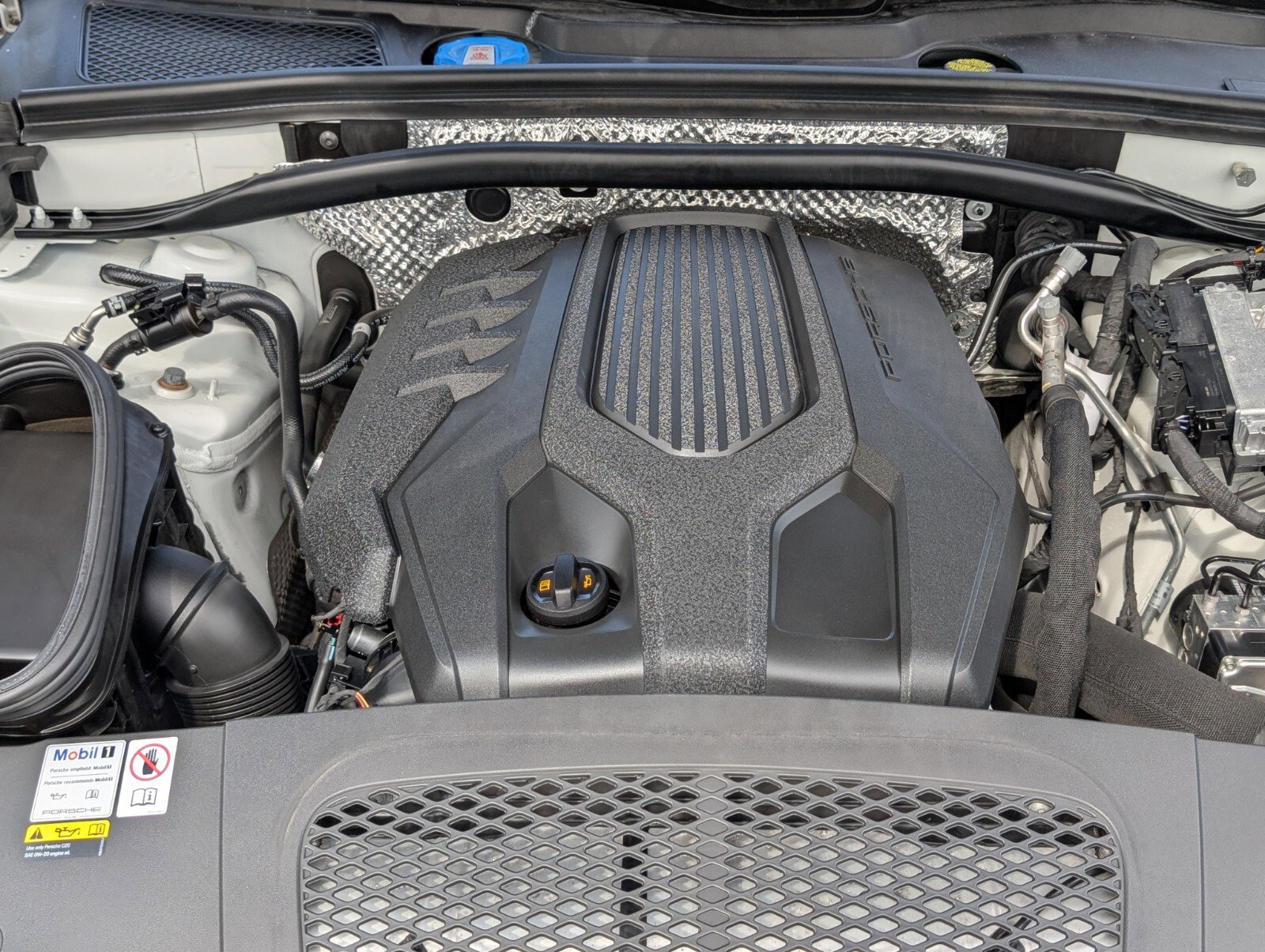 Used 2023 Porsche Macan Turbo image 26