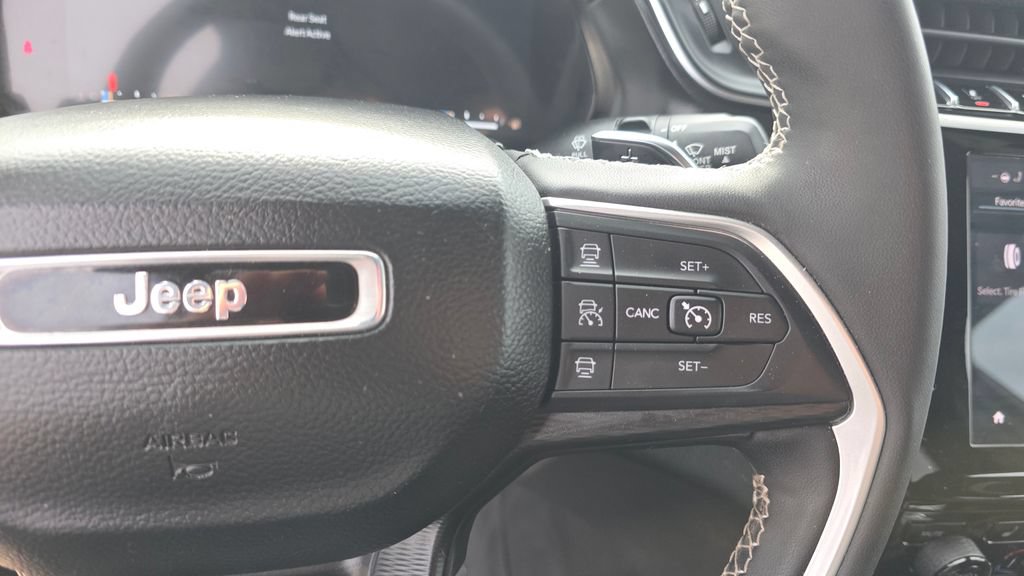 Used 2023 Jeep Grand Cherokee L Laredo AWD/4WD image 15