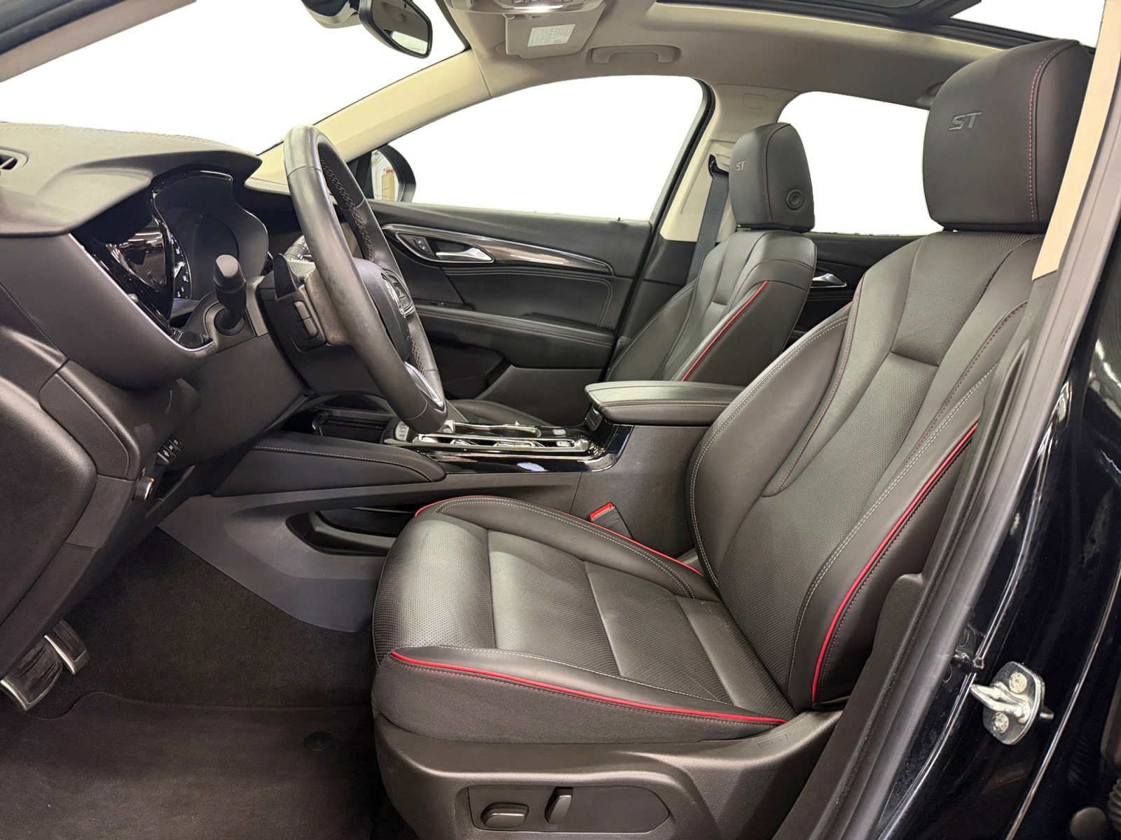 Used 2023 Buick Envision Essence w/ Technology Package I image 9