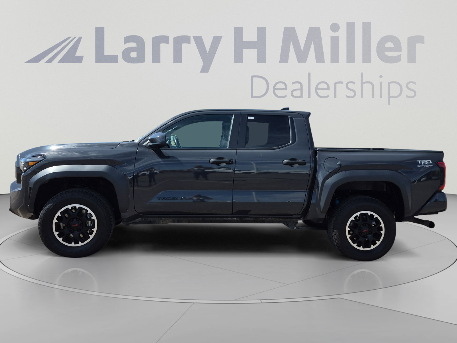Used 2024 Toyota Tacoma TRD Off-Road AWD/4WD image 2