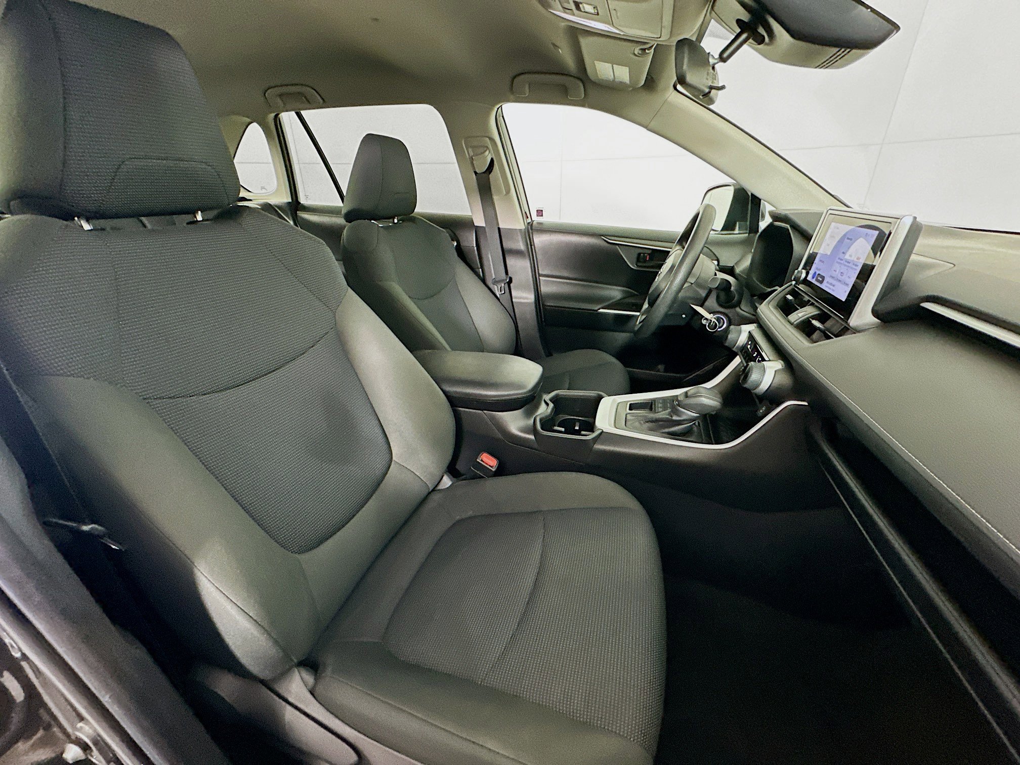 Used 2024 Toyota RAV4 LE image 28