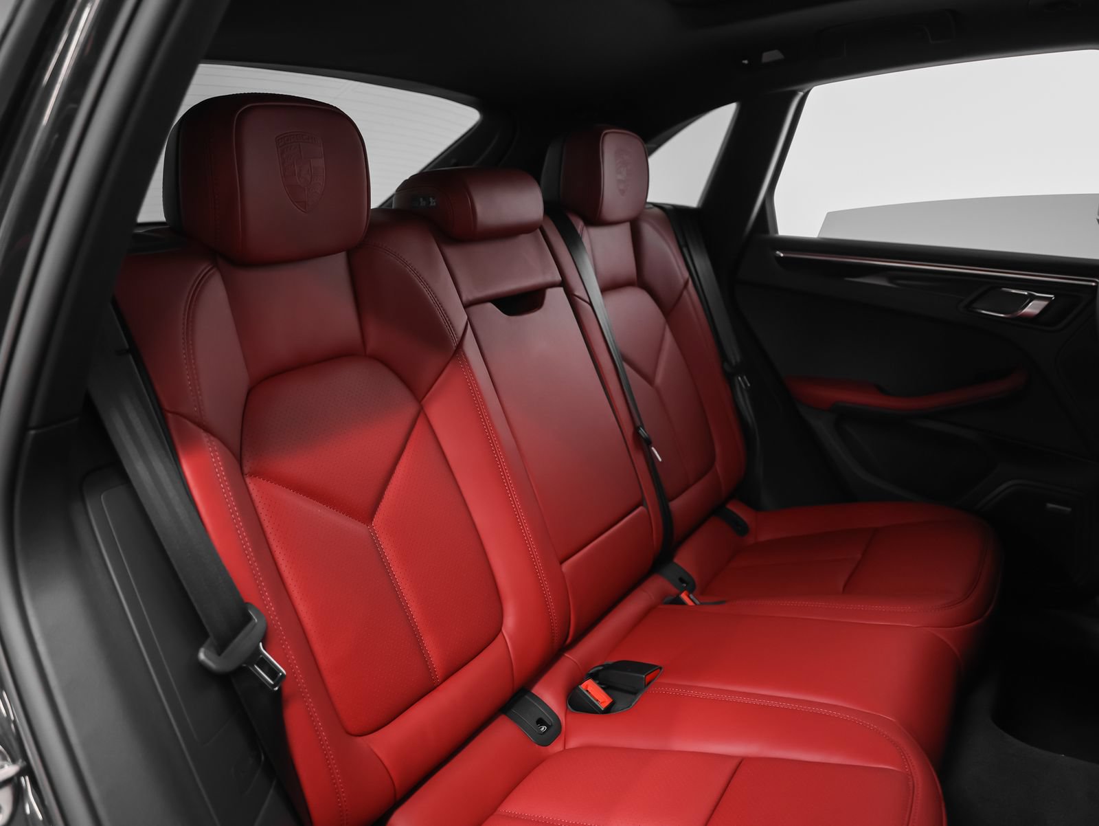 Certified 2026 Porsche Macan AWD/4WD image 27