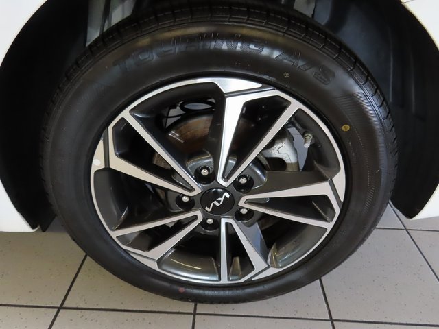 Used 2024 Kia Forte LXS image 16