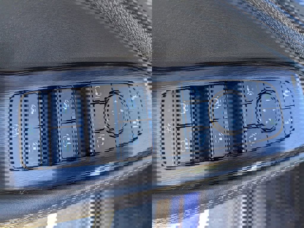 Used 2023 Nissan Rogue SV image 15