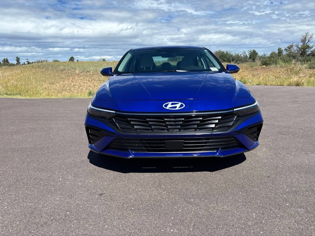 Used 2025 Hyundai Elantra Limited FWD image 8