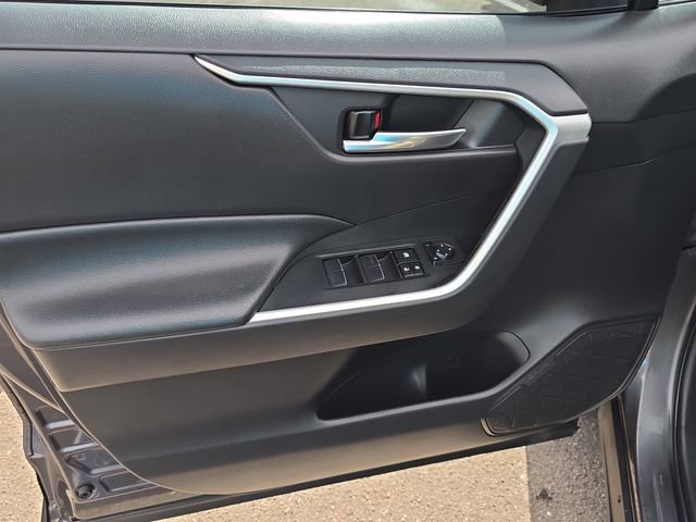 Used 2021 Toyota RAV4 XLE Premium image 20