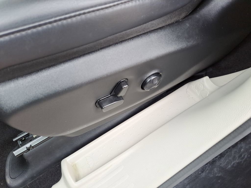 Used 2024 Chrysler Pacifica Limited FWD image 18
