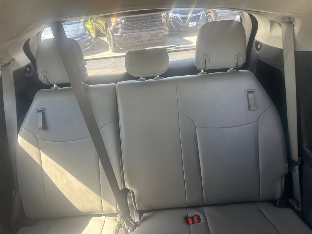 Used 2025 Toyota Sienna XLE FWD image 14