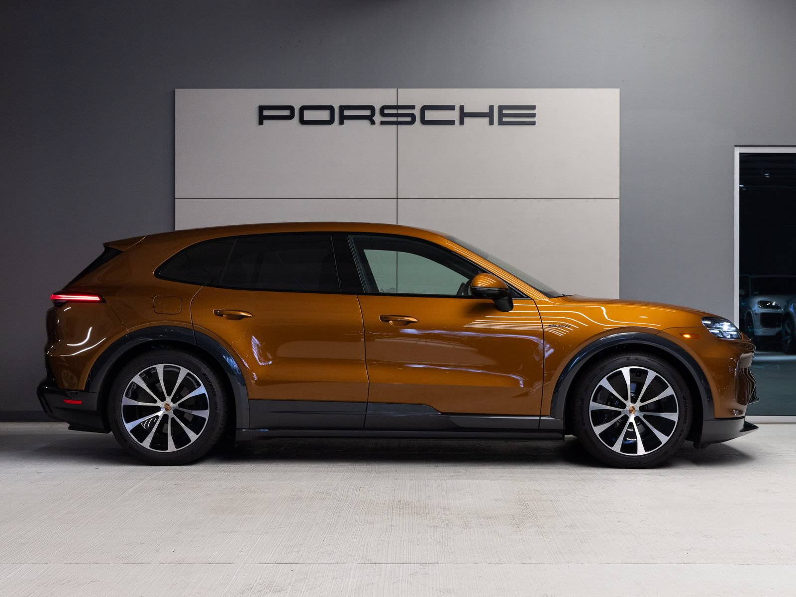 New 2026 Porsche Cayenne Electric AWD/4WD image 8