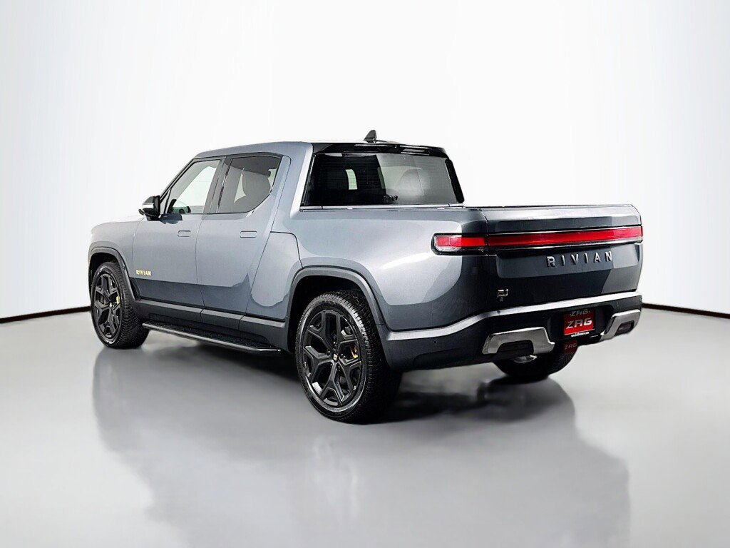 Used 2022 Rivian R1T Launch Edition image 3