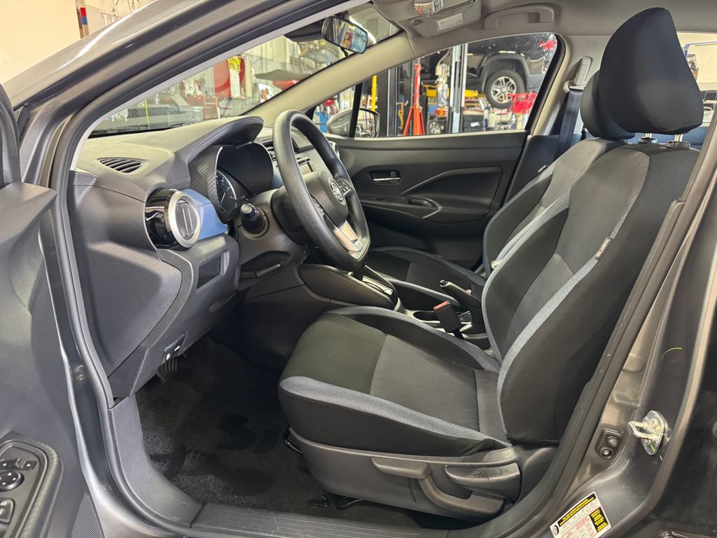 Used 2025 Nissan Versa SV FWD image 14