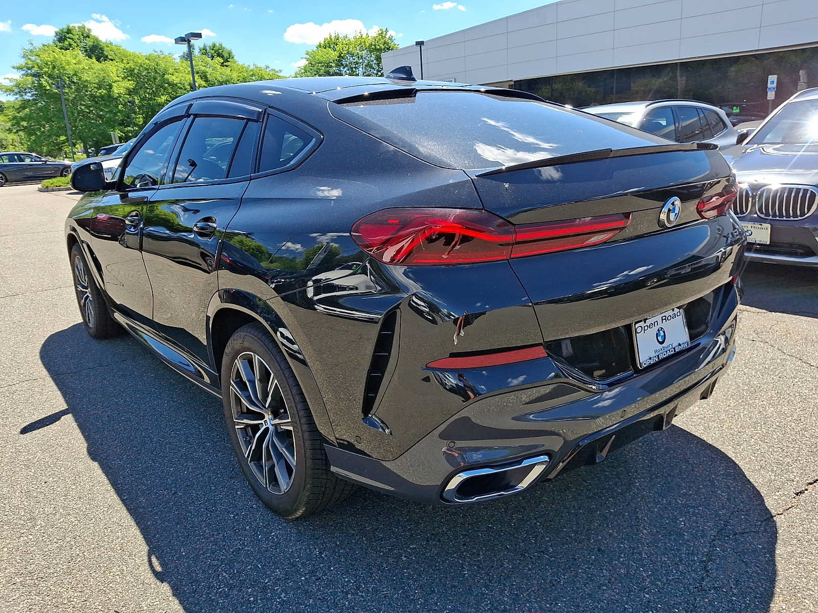 Used 2022 BMW X6 xDrive40i w/ M Sport Package AWD/4WD image 5