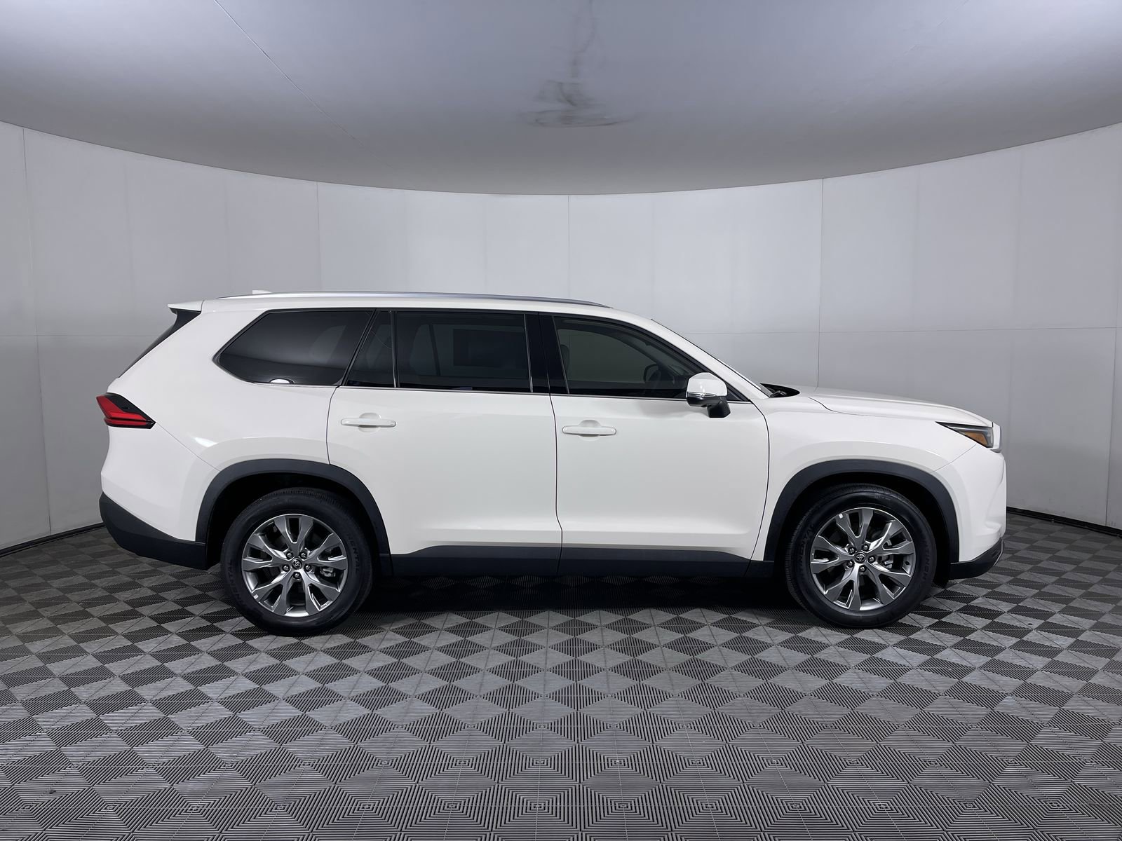 Used 2024 Toyota Grand Highlander AWD image 10