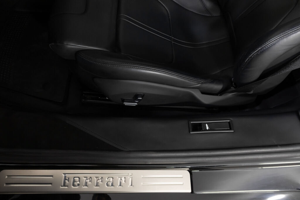 Used 2023 Ferrari SF90 Stradale AWD/4WD image 31