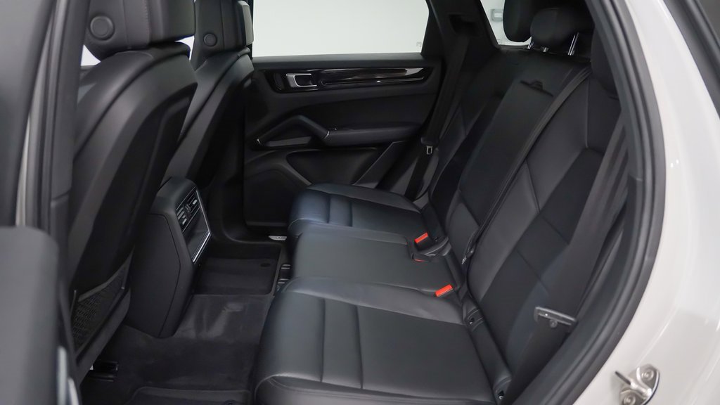 Used 2023 Porsche Cayenne image 17