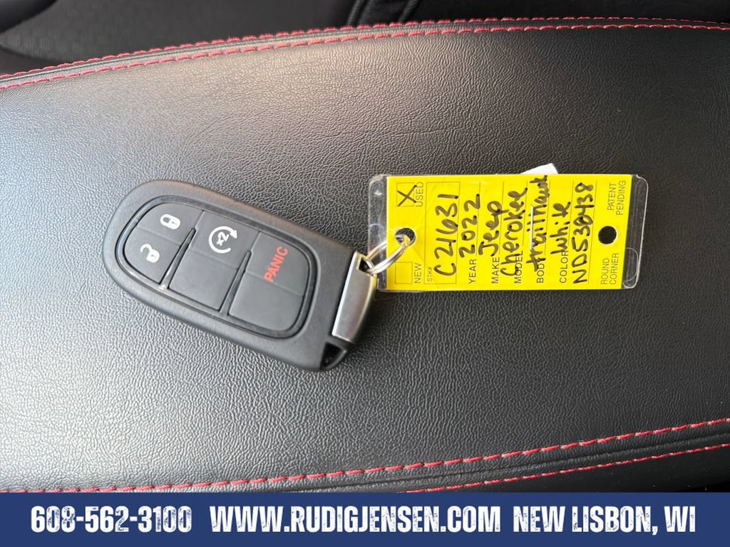 Used 2022 Jeep Cherokee Trailhawk AWD/4WD image 31