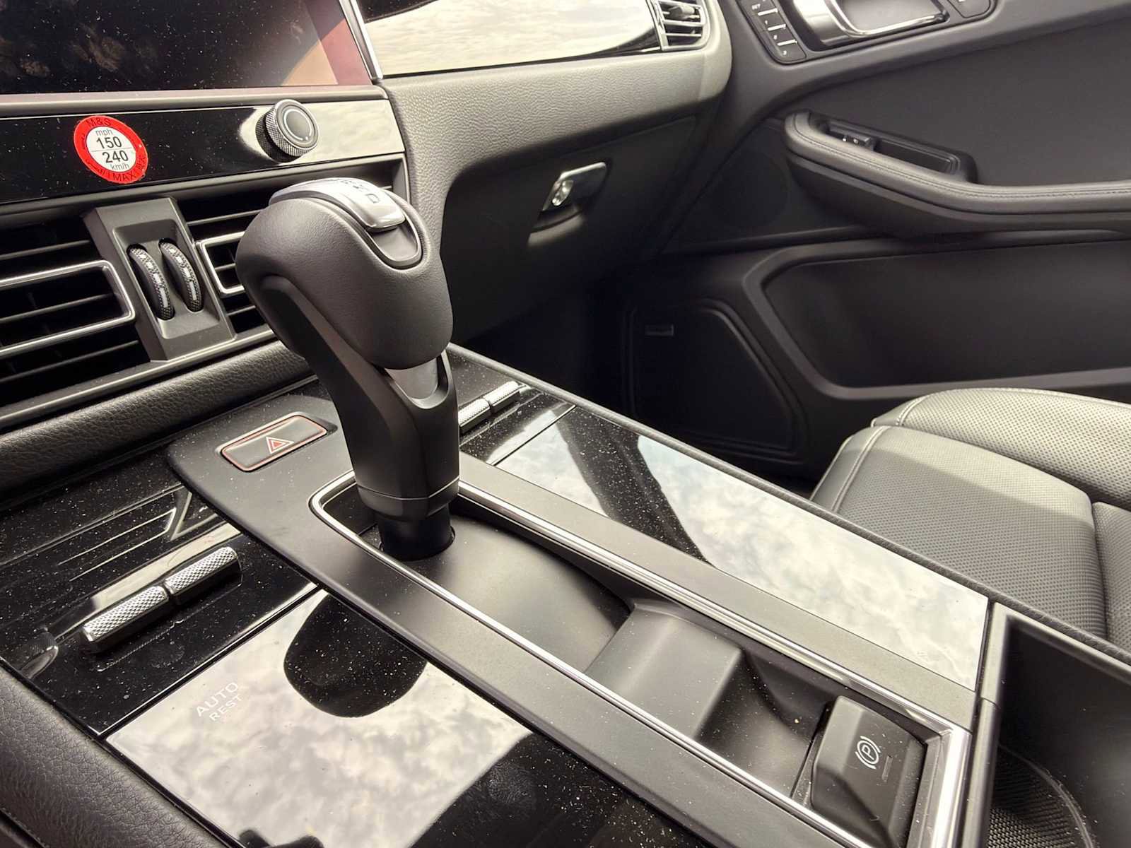 Used 2024 Porsche Macan AWD/4WD image 12