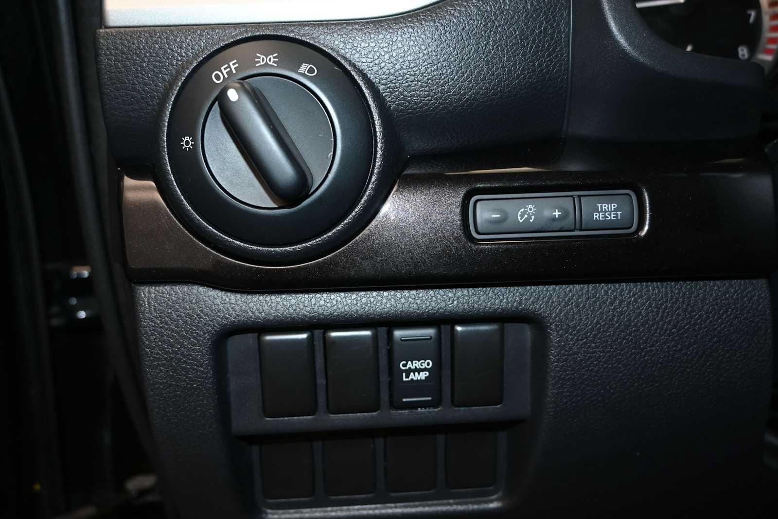 Used 2017 Nissan Titan SV AWD/4WD image 17