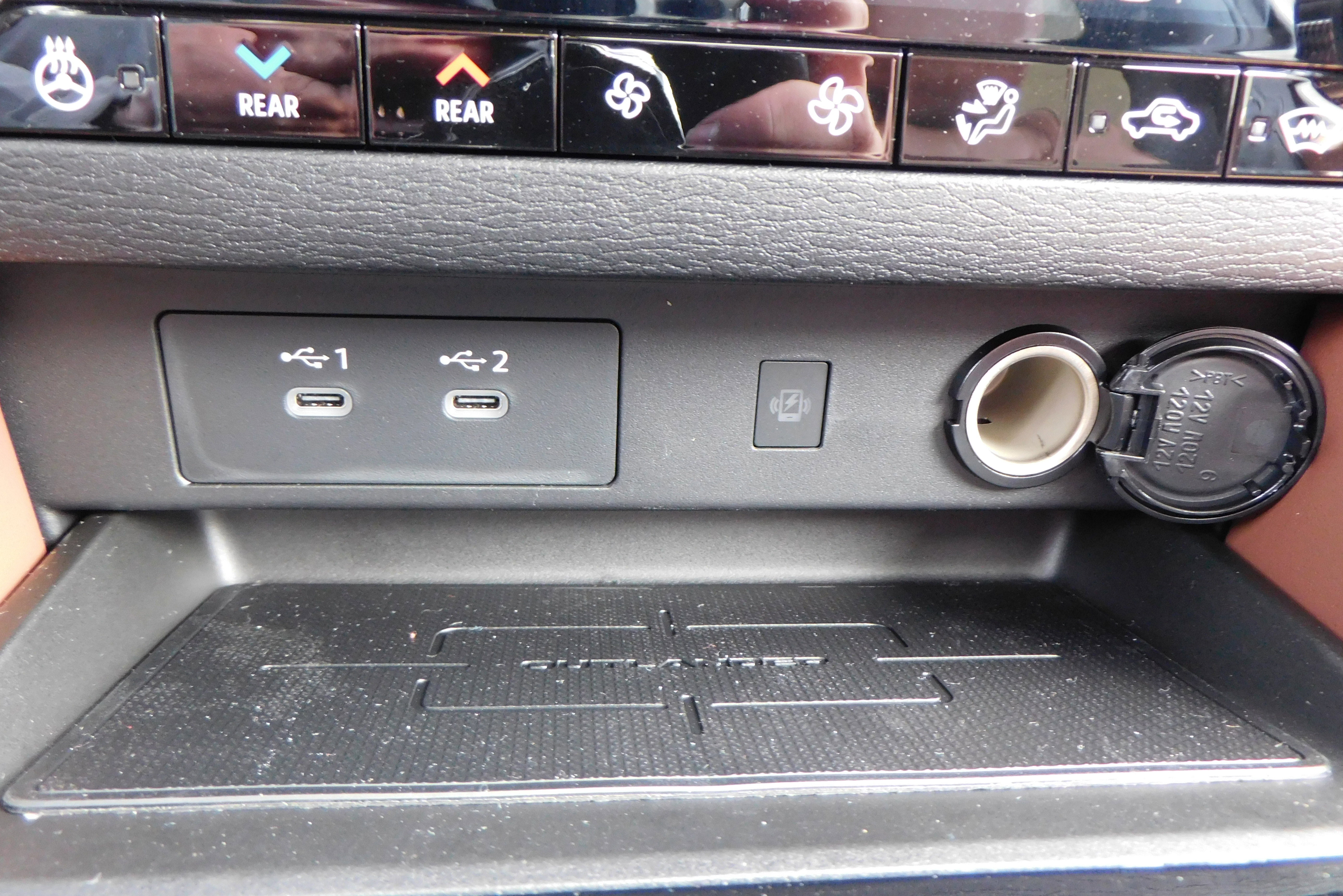 Used 2025 Mitsubishi Outlander SEL image 25