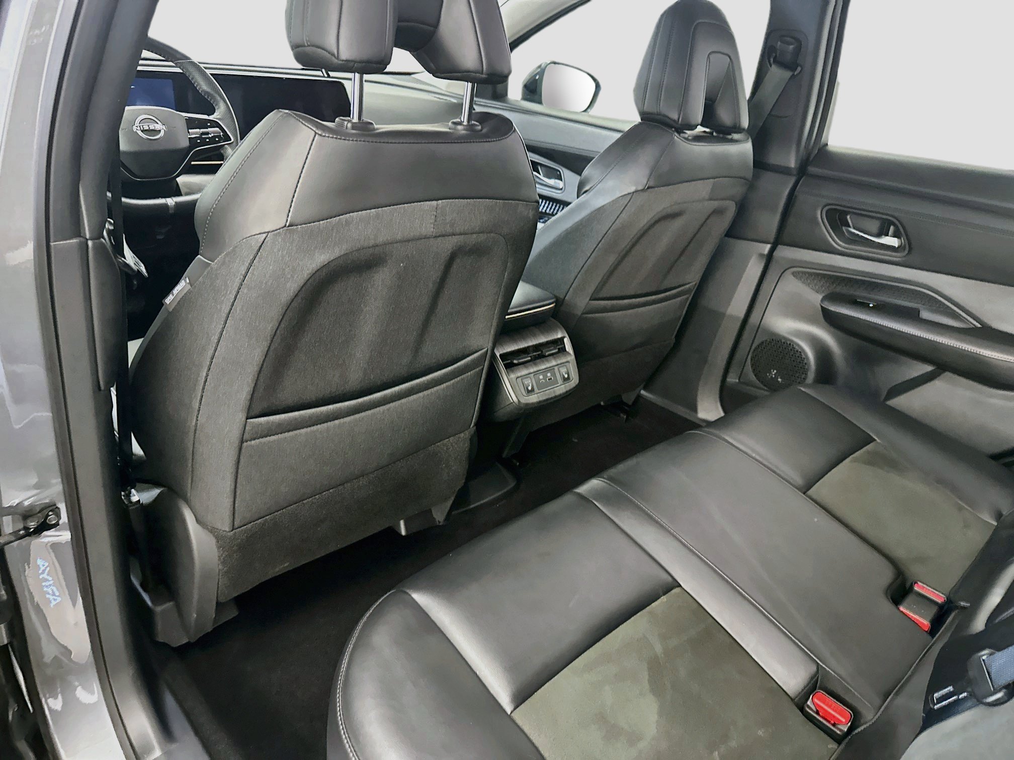 Used 2023 Nissan Ariya AWD image 28