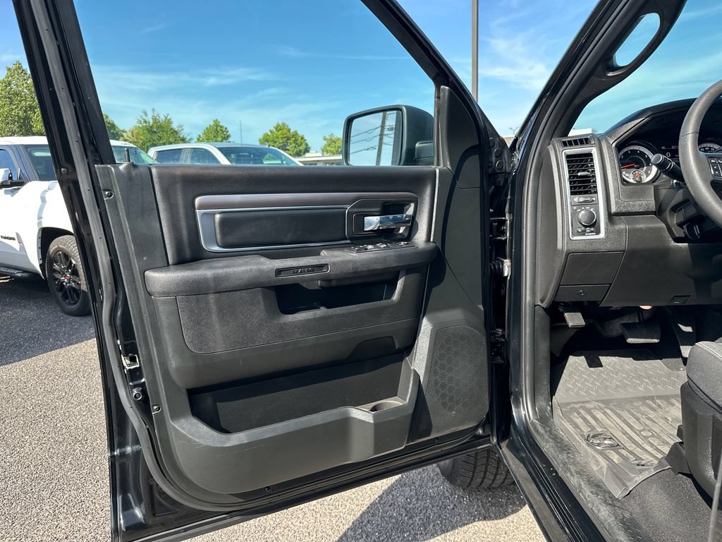 Used 2024 RAM 1500 Warlock AWD/4WD image 10