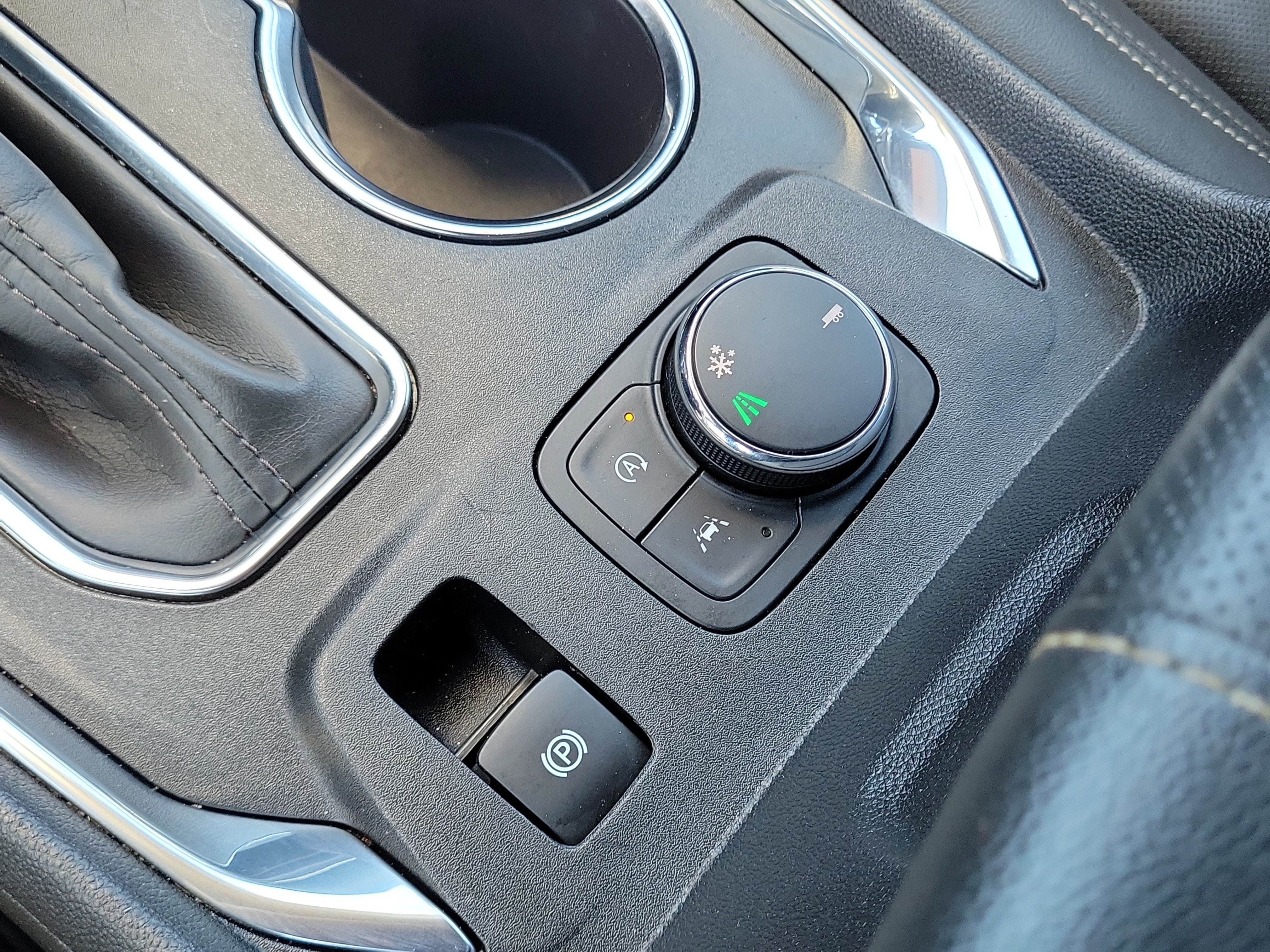 Used 2023 Chevrolet Traverse Premier FWD image 24