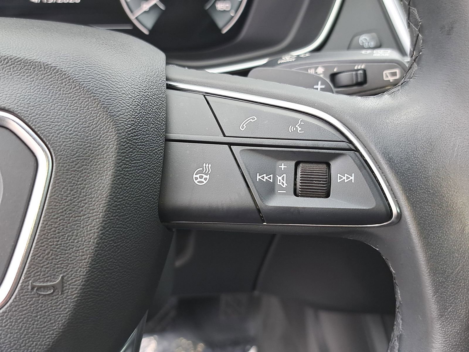 Used 2023 Audi Q5 e Premium w/ Convenience Package AWD/4WD image 18