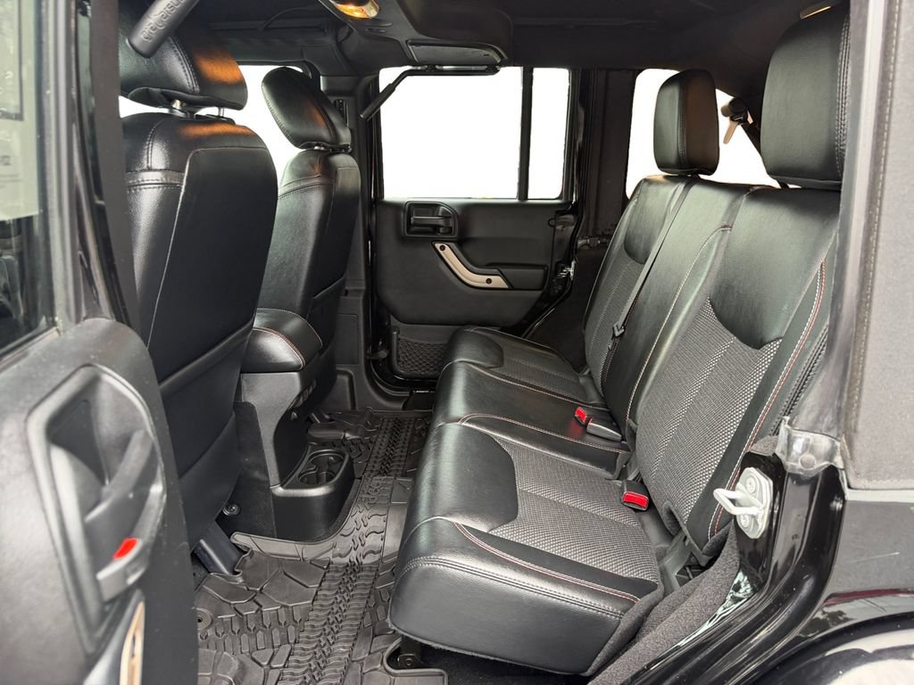 Used 2017 Jeep Wrangler Unlimited Sahara AWD/4WD image 16