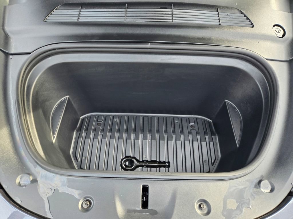 Used 2023 Tesla Model Y Long Range image 32