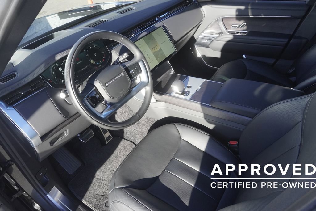 Used 2025 Land Rover Range Rover Long Wheelbase SE image 18